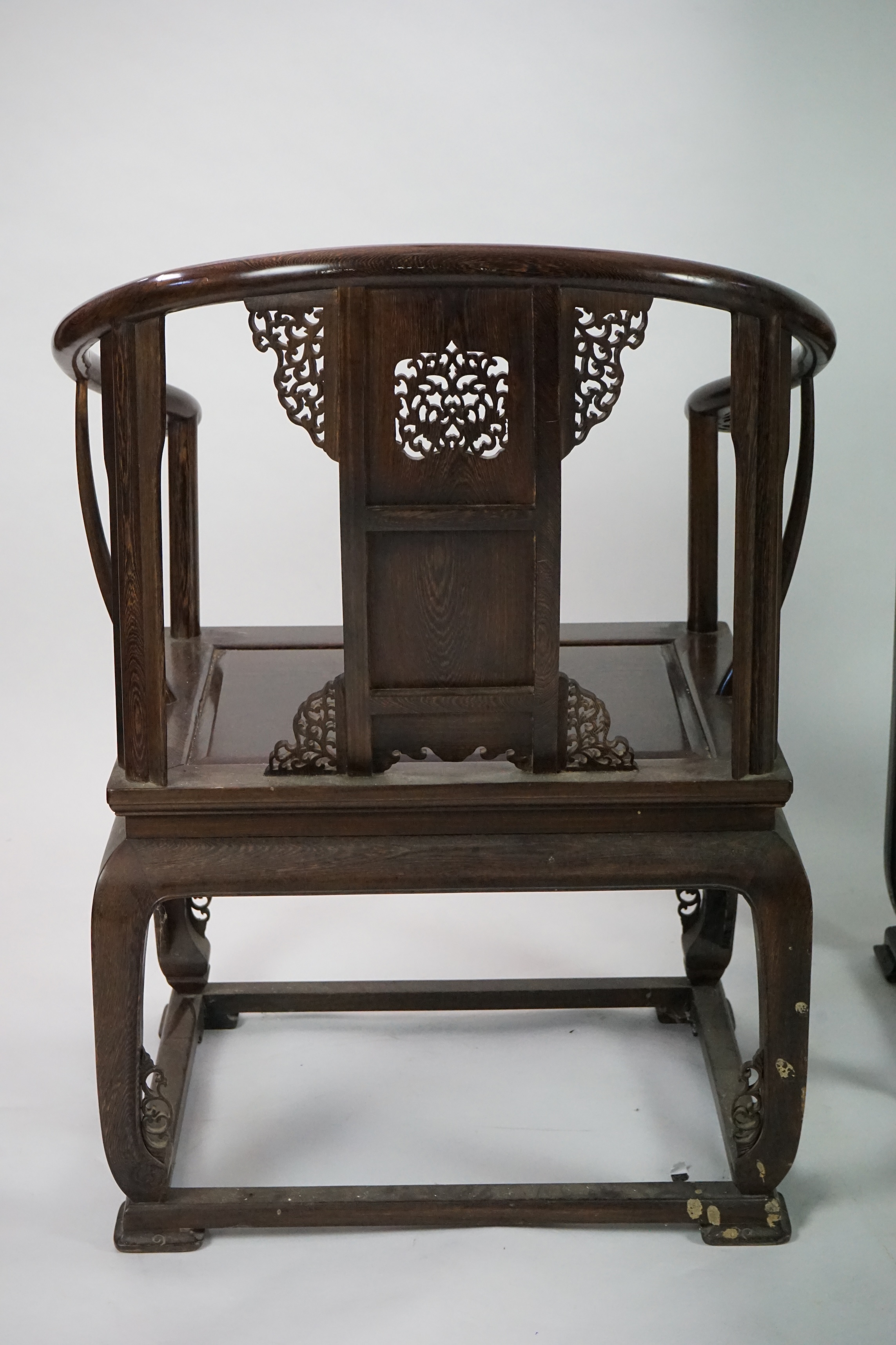 A pair of Chinese jichimu horseshoe shaped armchairs and a matching table, 19th/20th century